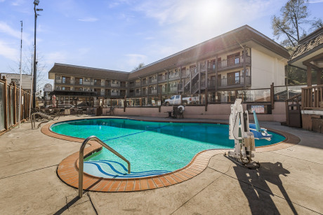 Exterior View - Outdoor Pool